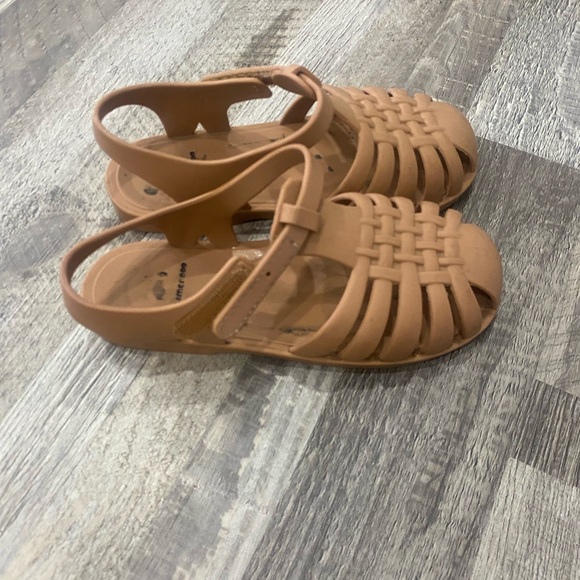 Girl’s Closed Toe Sandals Size 10 - Picture 2 of 3